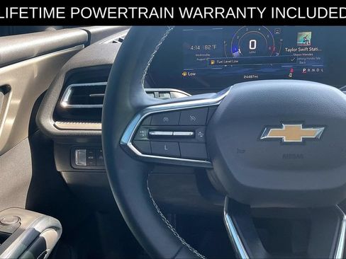 Used 2025 Chevrolet Traverse LT w/ Sun and Wheel Package FWD image 16