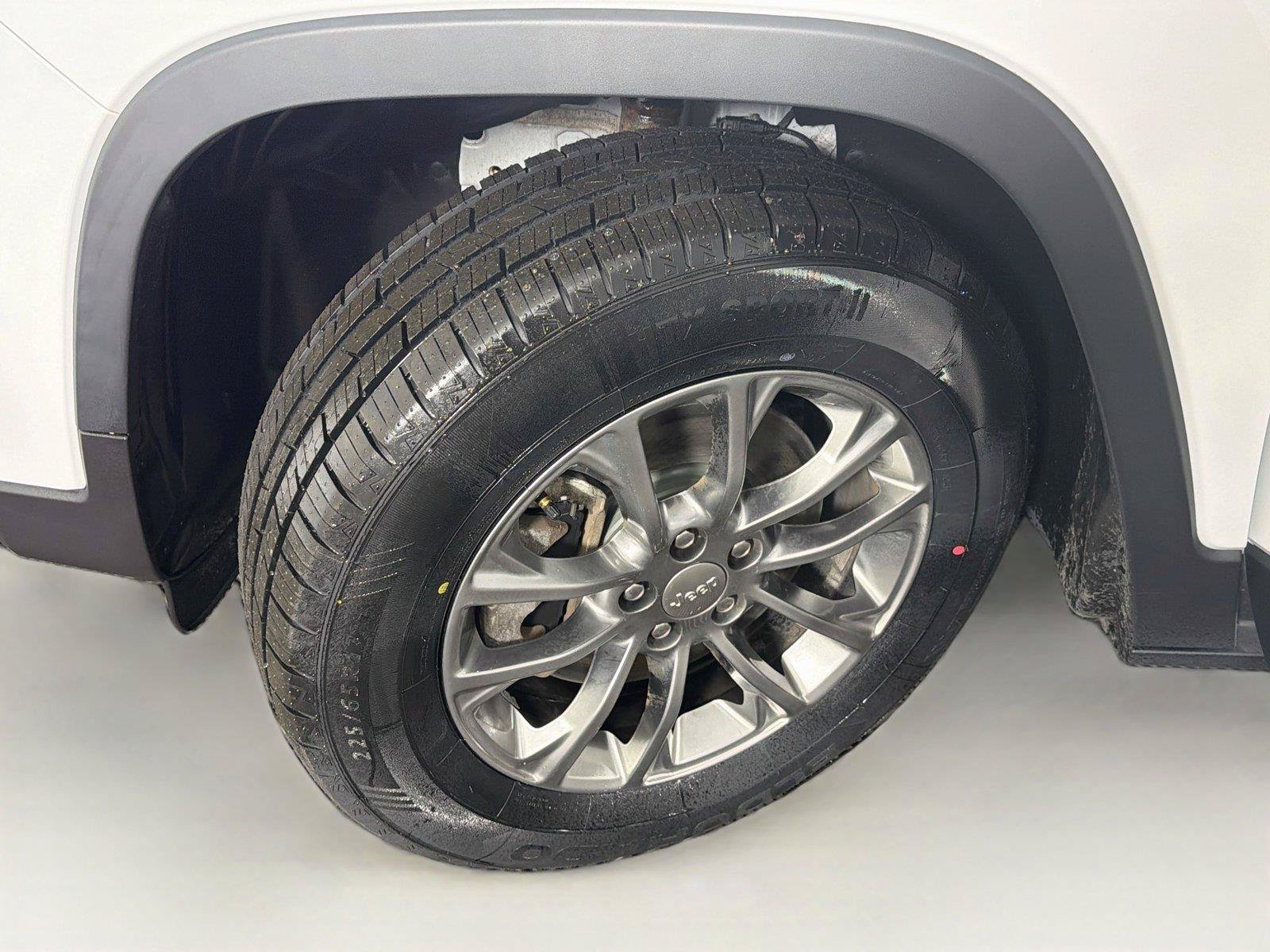 Used 2021 Jeep Cherokee Latitude Lux w/ Comfort/Convenience Group AWD/4WD image 37