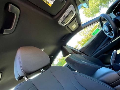 Used 2025 Hyundai Elantra Sport image 13