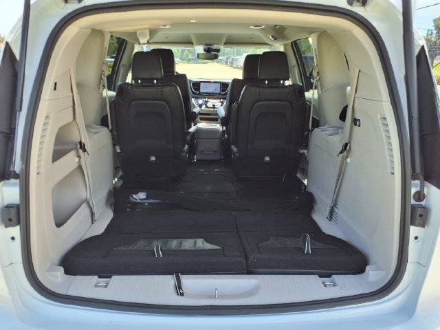 Used 2024 Chrysler Pacifica Touring-L FWD image 14