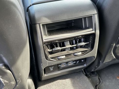 Used 2023 Jeep Grand Cherokee Limited w/ Black Appearance Package image 12