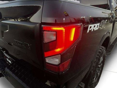 Used 2021 Nissan Titan PRO-4X w/ Pro-4x Convenience Package AWD/4WD image 16