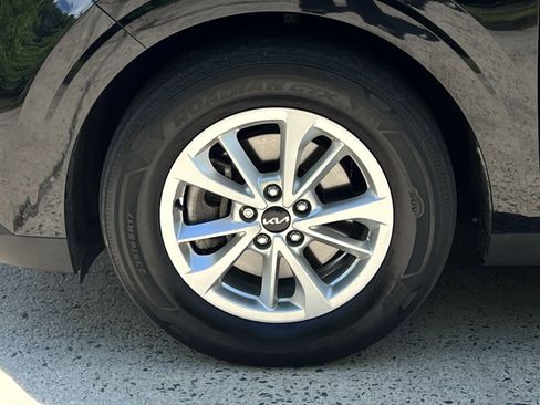 Used 2024 Kia Carnival LX FWD image 25