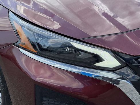 Used 2024 Nissan Altima 2.5 SV FWD image 12