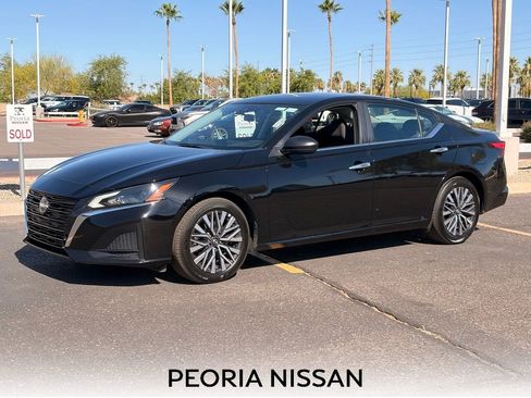 Certified 2025 Nissan Altima 2.5 SV FWD image 1
