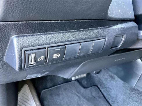 Certified 2022 Toyota Corolla LE w/ Carpet Mat Package (TMS) FWD image 32