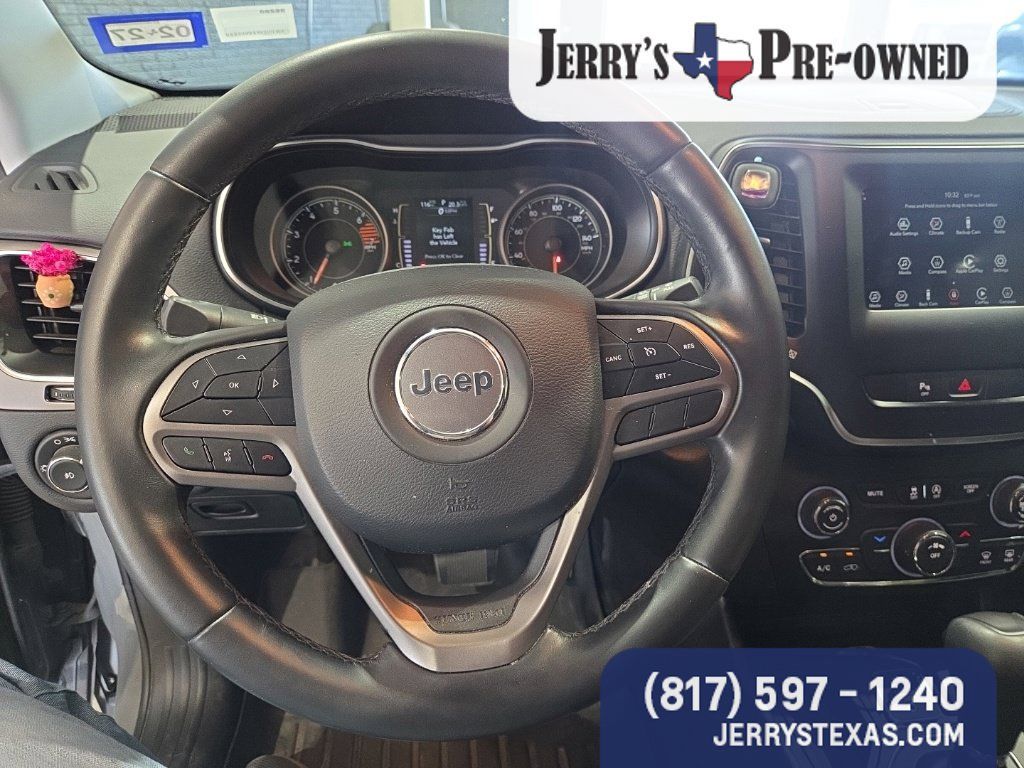 Used 2019 Jeep Cherokee Latitude Plus FWD image 13