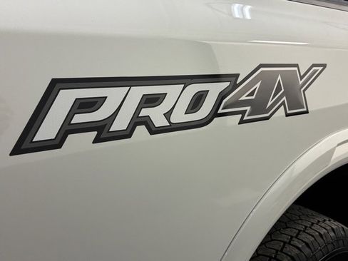 Used 2019 Nissan Titan PRO-4X w/ Pro-4x Convenience Package image 38