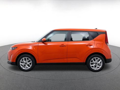 Used 2025 Kia Soul LX w/ LX Technology Package FWD image 4