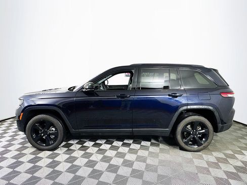 Used 2024 Jeep Grand Cherokee Limited w/ Black Appearance Package image 4