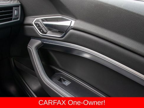 Used 2022 Audi e-tron Premium Plus w/ Premium Plus Package image 23