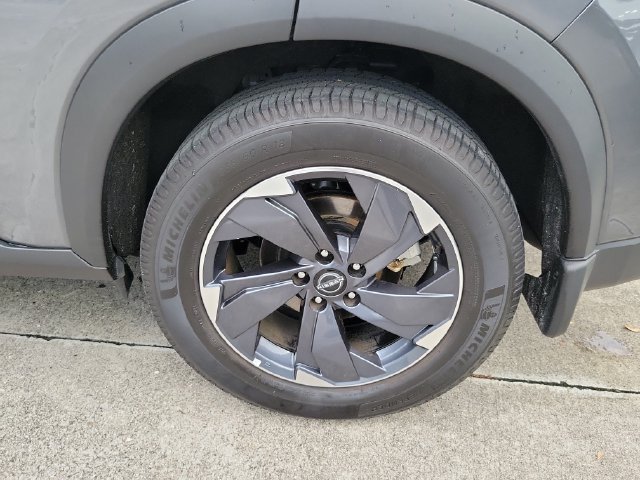 Used 2025 Nissan Rogue SV w/ SV Premium Package FWD image 6