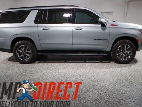Used 2023 Chevrolet Suburban Z71 w/ Luxury Package image 6