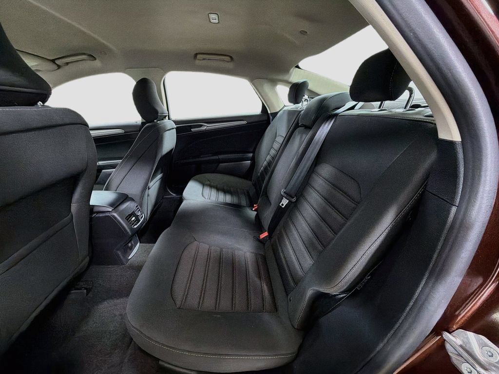 Used 2019 Ford Fusion SE FWD image 24