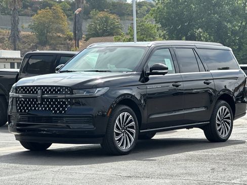 New 2026 Lincoln Navigator L Black Label AWD/4WD image 7
