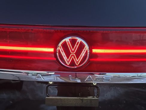 Used 2024 Volkswagen Atlas SE image 30