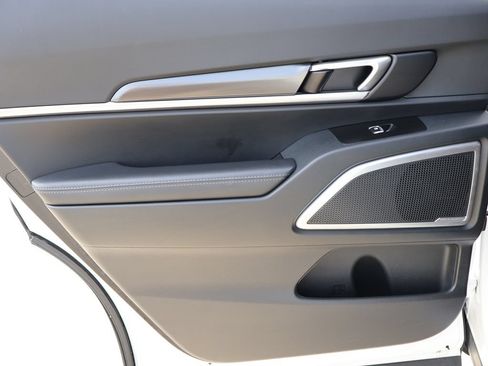 Used 2025 Kia Telluride S FWD image 17