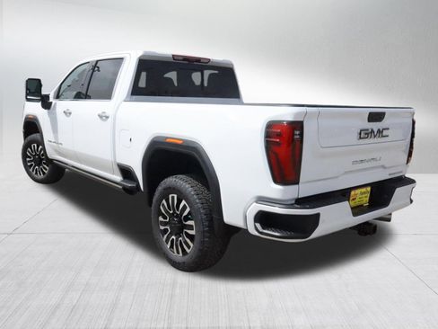 New 2026 GMC Sierra 3500 Denali Ultimate w/ LPO, Black Badging Package AWD/4WD image 5