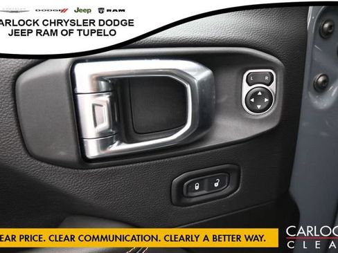 Used 2025 Jeep Wrangler Unlimited Sahara AWD/4WD image 10