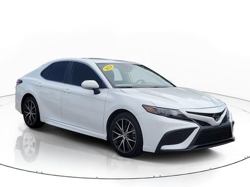 Used 2024 Toyota Camry SE FWD image 3