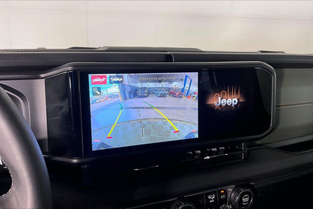 Used 2025 Jeep Gladiator Mojave AWD/4WD image 27