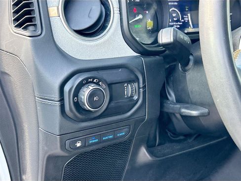 Used 2024 Jeep Wrangler Unlimited Sahara AWD/4WD image 10