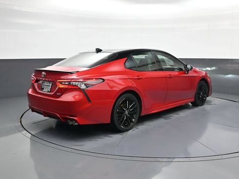 Used 2022 Toyota Camry XSE FWD image 7
