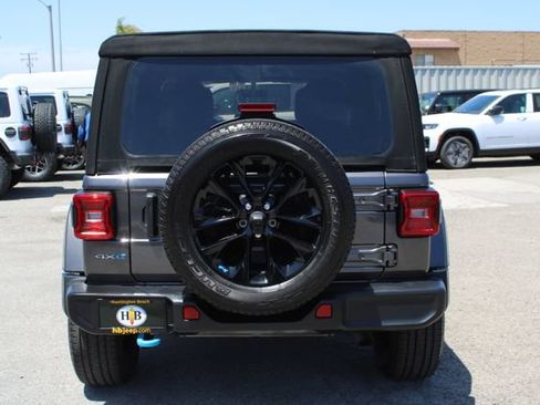 Used 2023 Jeep Wrangler Unlimited Sahara w/ Cold Weather Group AWD/4WD image 5