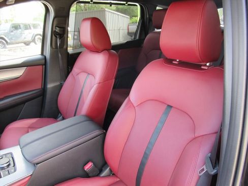 Used 2025 MAZDA CX-70 3.3 Turbo S w/ Premium Package image 17