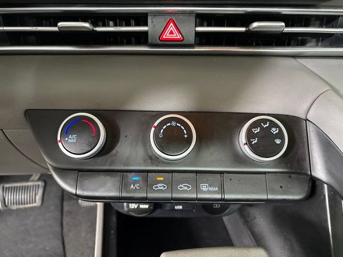 Used 2025 Hyundai Elantra SE FWD image 19