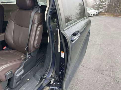 Used 2023 Toyota Sienna Platinum image 22