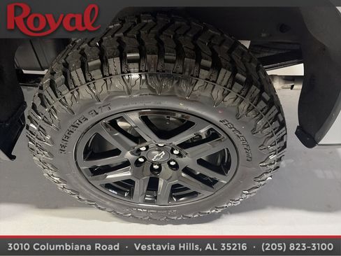 Used 2024 Chevrolet Silverado 1500 LT Trail Boss w/ Convenience Package II image 10