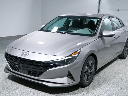 Used 2021 Hyundai Elantra SEL w/ Convenience Package FWD image 29