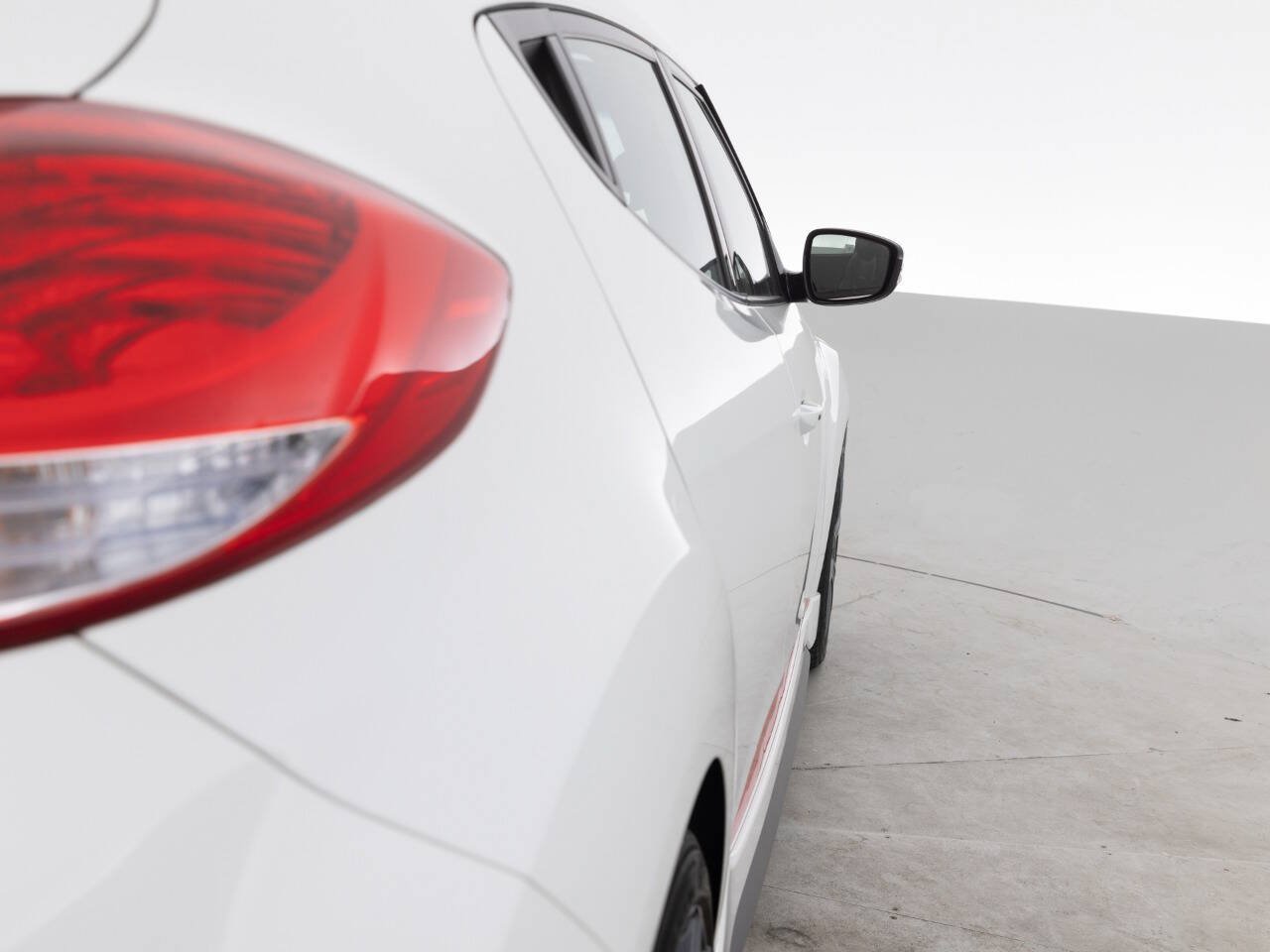 Used 2015 Hyundai Veloster Turbo w/ Option Group 04 FWD image 14
