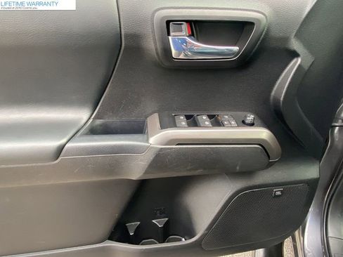 Used 2023 Toyota Tacoma Limited image 20