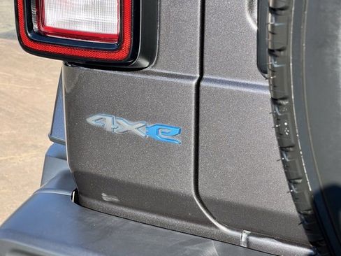 Used 2024 Jeep Wrangler Unlimited image 14