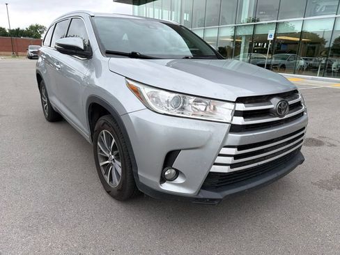 Used 2017 Toyota Highlander XLE FWD image 1