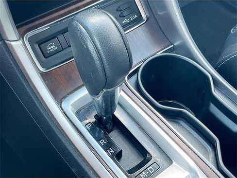 Used 2022 Subaru Ascent Touring image 17