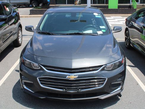 Used 2016 Chevrolet Malibu LT FWD image 2