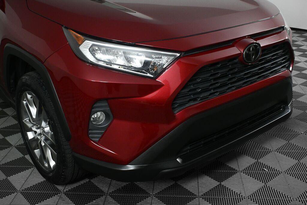 Used 2020 Toyota RAV4 XLE Premium FWD image 35