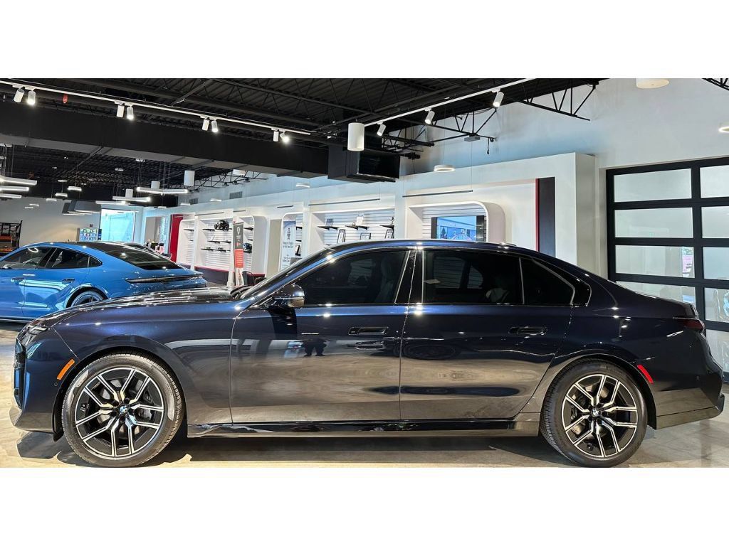 Used 2024 BMW 760i xDrive w/ Premium Package 2 AWD/4WD image 9