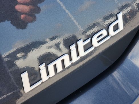 Used 2024 Hyundai Elantra Limited FWD image 12