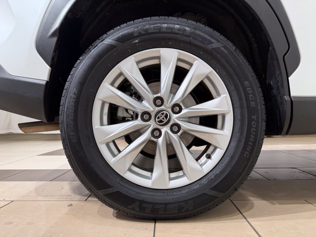 Certified 2023 Toyota Corolla Cross LE w/ Moonroof Package AWD/4WD image 9