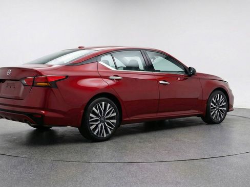 Used 2025 Nissan Altima 2.5 SV FWD image 9