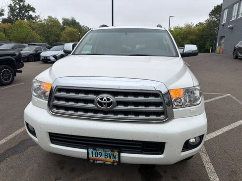Used 2017 Toyota Sequoia Platinum AWD/4WD image 4