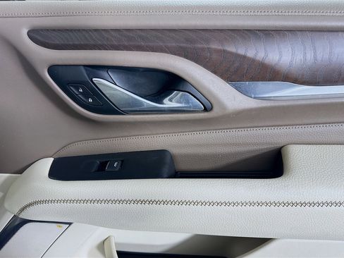 Used 2021 GMC Yukon XL Denali w/ Denali Premium Package image 31