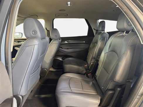 Used 2018 Buick Enclave Essence image 24
