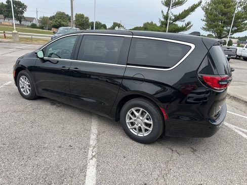 New 2026 Chrysler Pacifica Select image 23