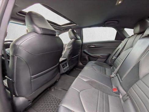 Used 2021 Toyota Avalon XSE image 19