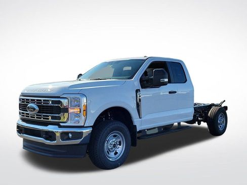 New 2026 Ford F350 XL w/ XL Chrome Package image 4